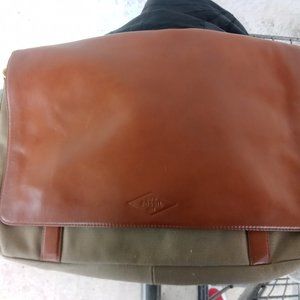 Fossil laptop case